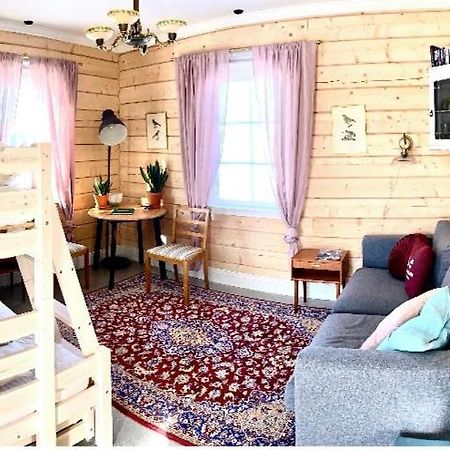 Scenic Small Guesthouse On Horse Farm By The Lake Froso Bagian luar foto