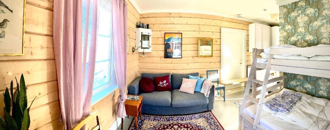 Scenic Small Guesthouse On Horse Farm By The Lake Froso Bagian luar foto