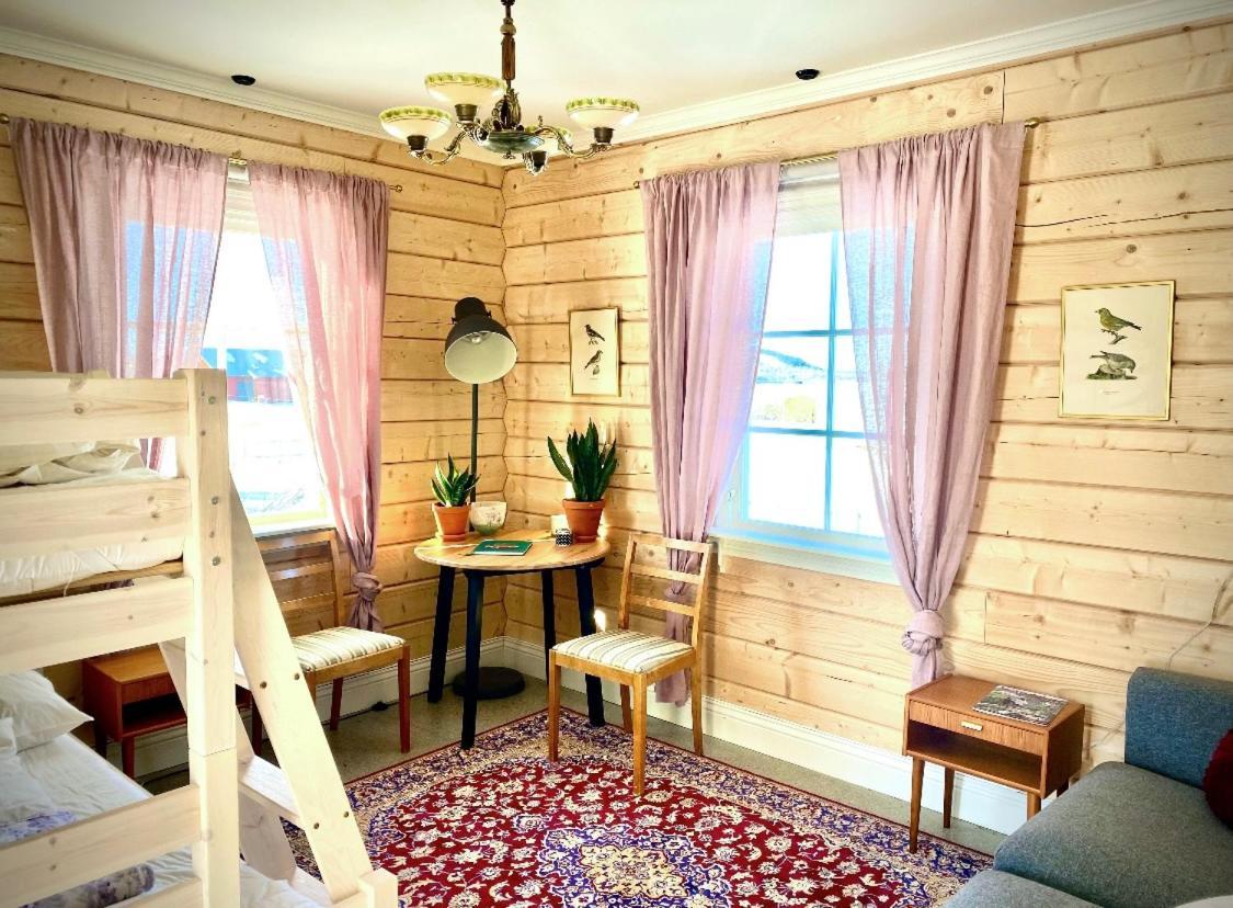 Scenic Small Guesthouse On Horse Farm By The Lake Froso Bagian luar foto