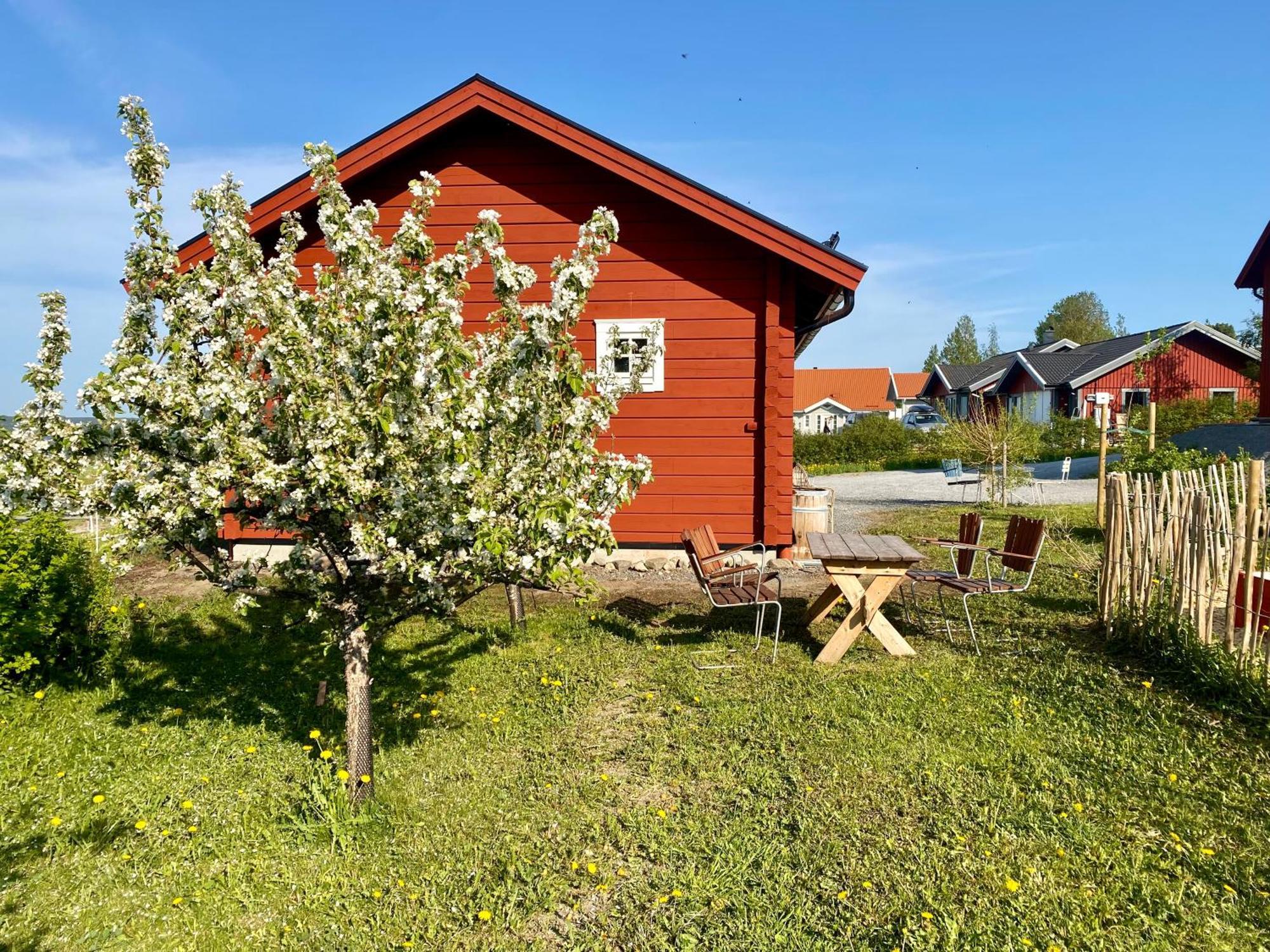 Scenic Small Guesthouse On Horse Farm By The Lake Froso Bagian luar foto